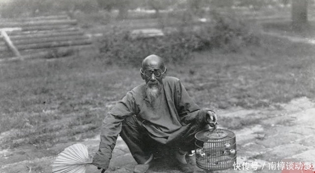 老照片|真实晚清老照片：三寸金莲小脚惹人怜爱，旗人妇女温柔大方