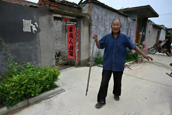 儿孙们|101岁农村爷爷,1天喝半斤白酒,生活方式奇特,逢人便讲长寿经验