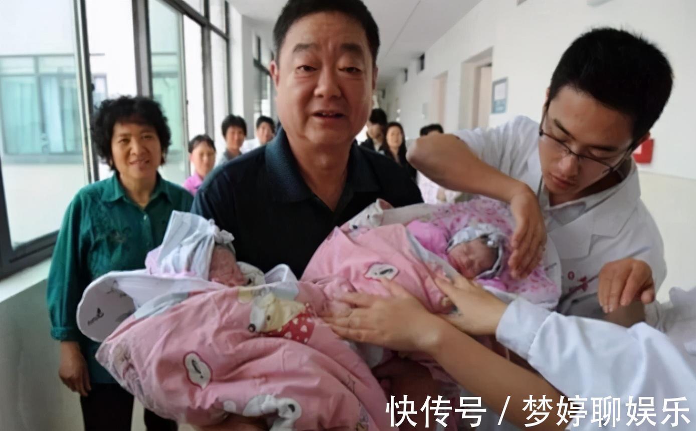 宝妈|10年前,60岁高龄试管生下双胞胎女儿的她,现在坦言后悔了