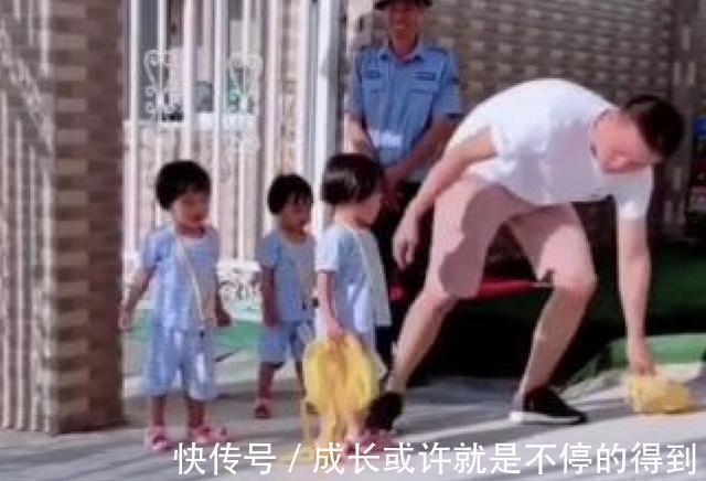 三胞胎|爸爸接孩子放学迟到了,女儿们一脸气愤,门卫大爷都憋不住笑了