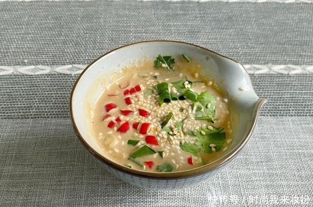 娘两在家吃火锅,发朋友圈引起来一片评论,2个人也会吃了吧