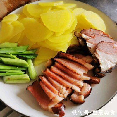 有了这盘腊肉土豆片，米饭都要多煮几碗