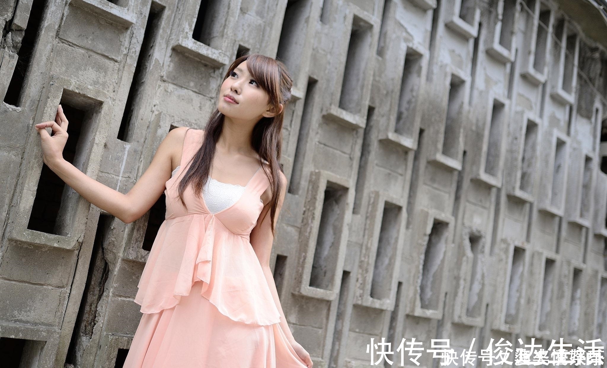 美女|时尚穿搭推荐：时尚美女唯美写真，青春、靓丽，简直美爆了