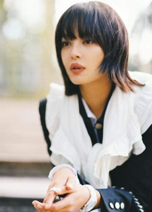 丸子头已经不流行了，今年这5种“发型”是真火，简单大方显脸小