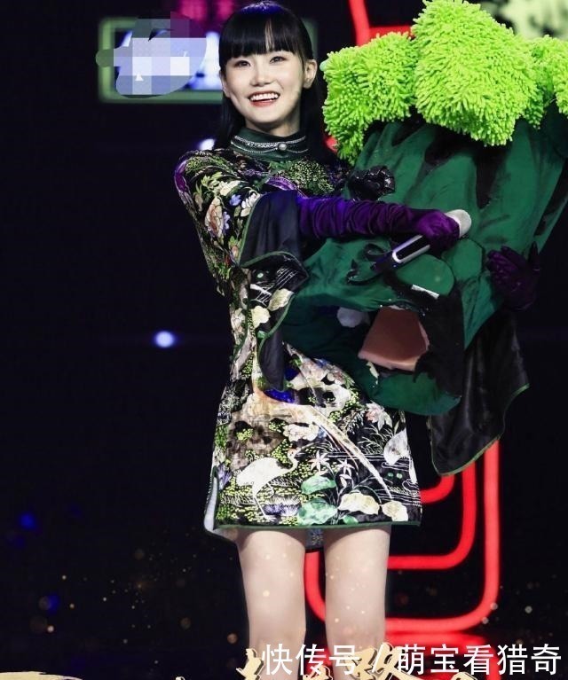 她參加蒙面唱揭面令人驚喜，雖有紅曲卻無熱度，境況與劉美麟相似