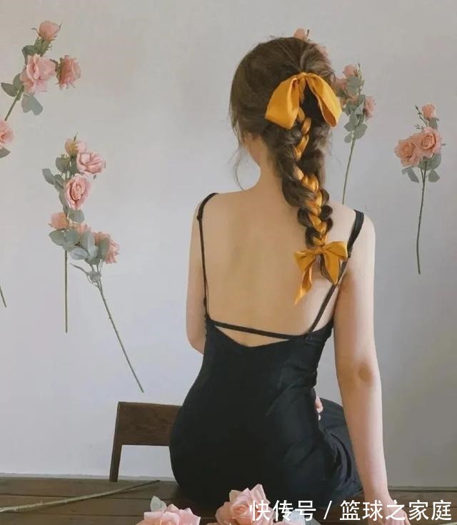 头发 别再披头散发了!这3个发型小技巧显嫩又高级!