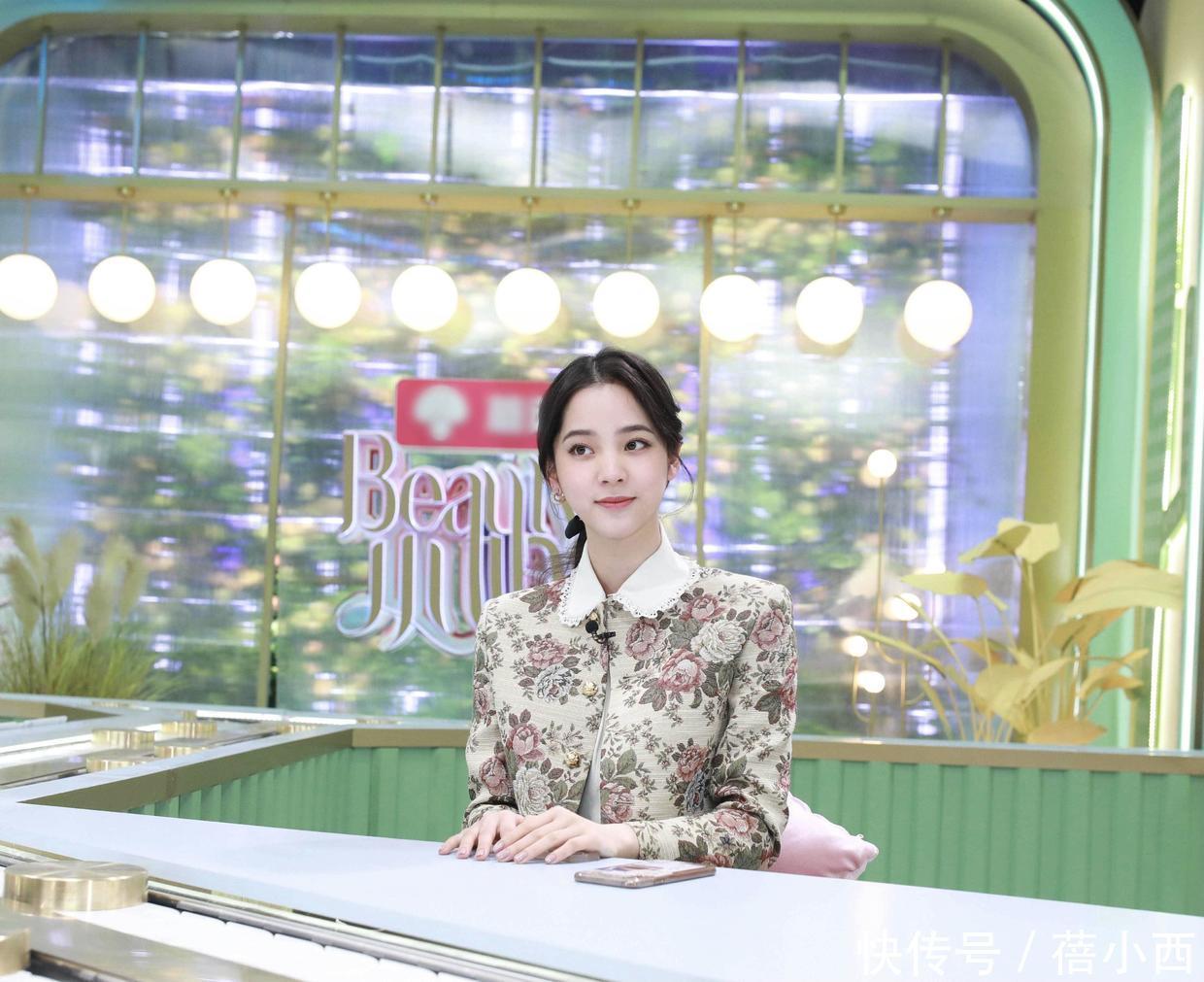 谢杏芳|谢杏芳真是自带超模气场，穿印花衬衫配阔腿裤，退役后气质大不同