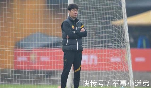 换帅|李霄鹏最新决定引爆争议,球迷吐槽:换帅简直是个笑话