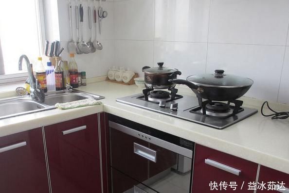 王爷|不管厨房多大，4样东西不能放灶台，“灶王爷”看见不高兴不送财