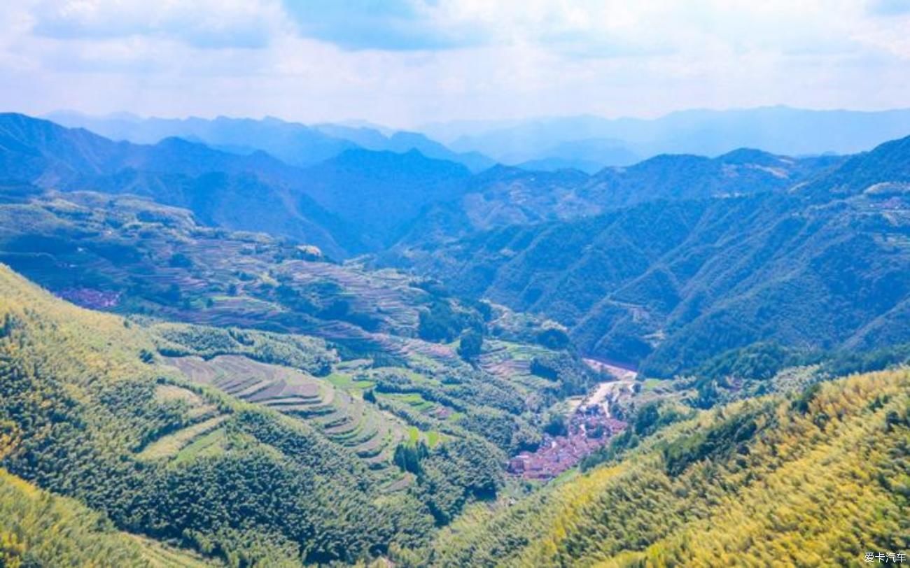 看山看云看梯田，星空诵读南尖岩