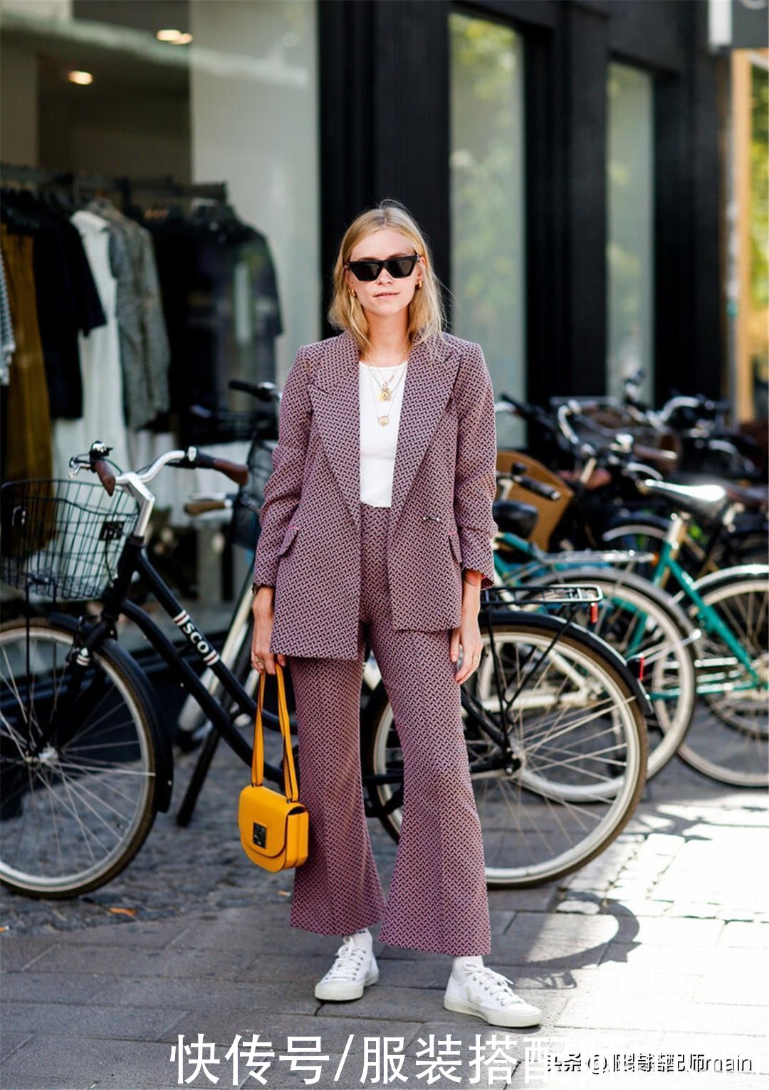 腿粗女孩怎么能少了喇叭裤，不靠PS也能“修”腿