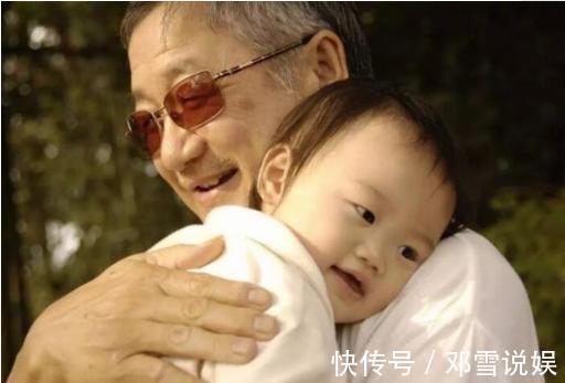 小可|孙女和爷爷睡觉从来不哭,看到真相后宝妈怒骂你不要脸孩子要脸