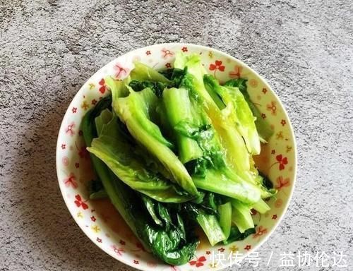 清炒油麦菜|出差回家，老公亲手做晚餐，4道菜配红薯饭，网友：这老公真厉害