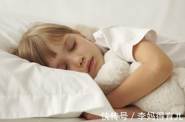 孩子|研究表明:孩子在这个时间点睡觉,大脑更聪明,还帮助身体长高