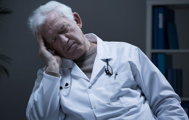 血管堵塞|脑供血不足,头晕迷糊,1个小动作,改善脑供血不足,在家就能做