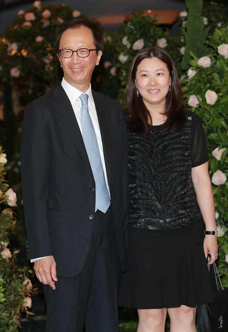 贵妇范|伏明霞“阿姨辈”最有贵妇范的,穿拼接连衣裙出席活动,高贵优雅