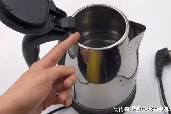 电水壶烧水,10个家庭9个搞错,现在知道还来得及,对家人很重要