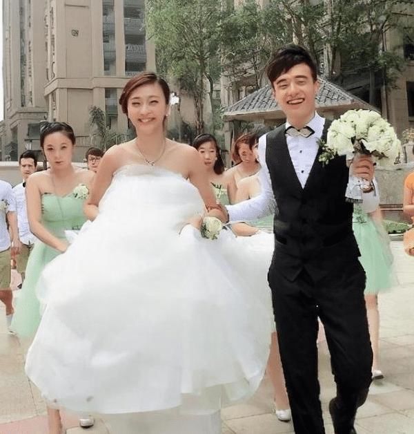 她背著丈夫參加好聲音,爆紅后稱自己是單身,下臺(tái)立馬就與丈夫辦離婚