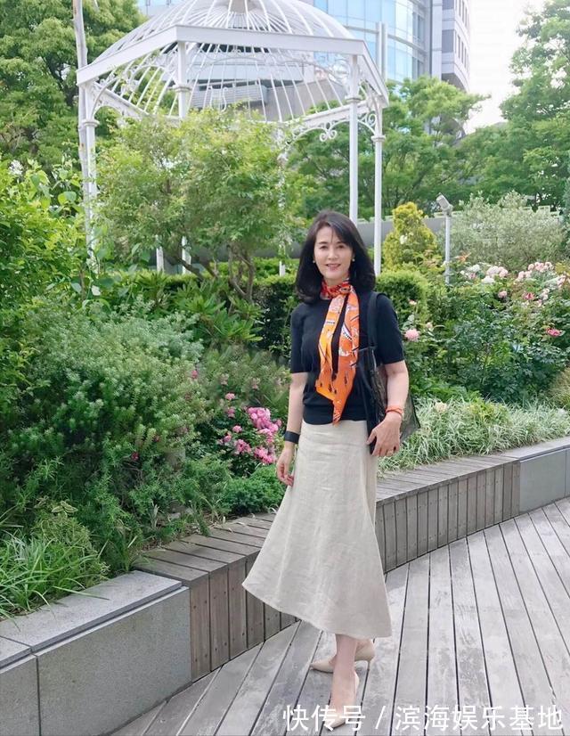穿搭 建议中年女性，尽量少穿打底裤！瞧日本主妇这样搭，时髦又女人味