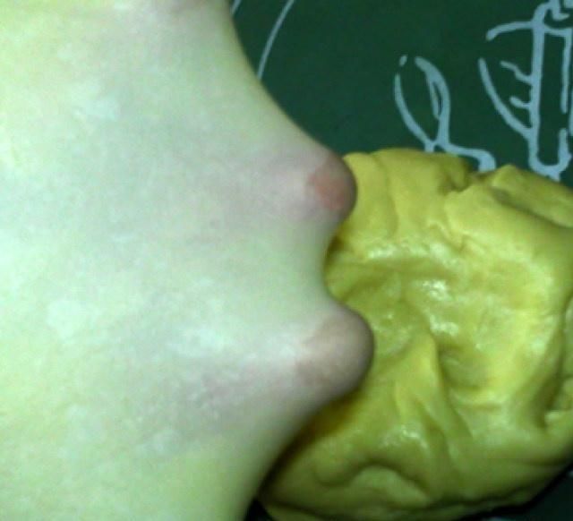  猕猴桃果酱面包，烘烤成金黄，看起来效果也还算不错