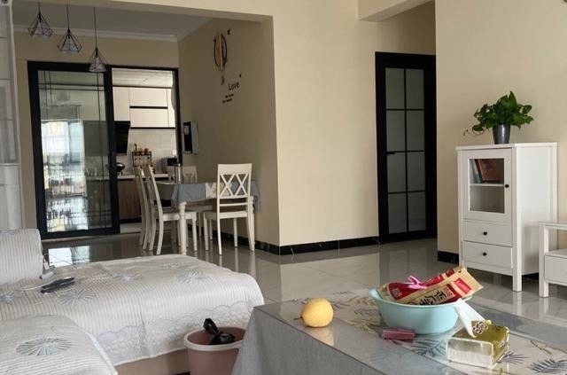 装修|越来越多人不做吊顶,不做电视墙,看看她家装修,简约又漂亮