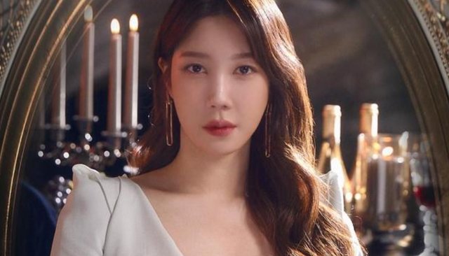 话题“顶楼第二季开播”登上热搜榜，沈秀莲能否复活成为讨论焦点