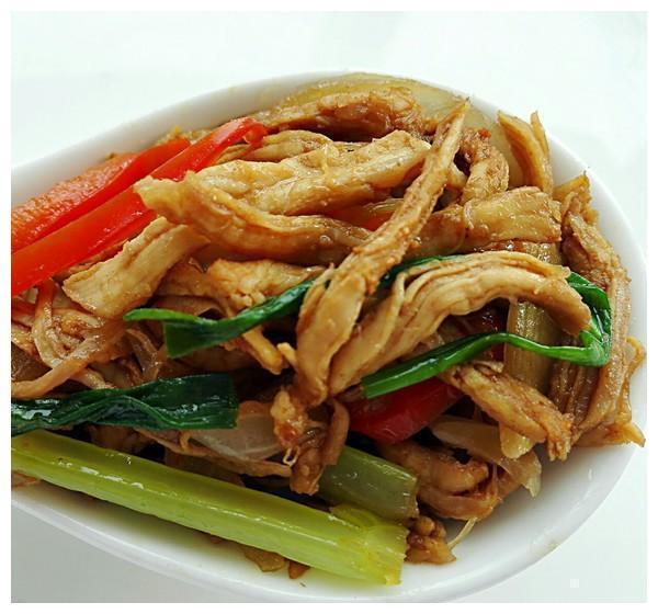 让家人多吃两碗米饭的家常菜,荤素搭配,色香味俱全,味道不错