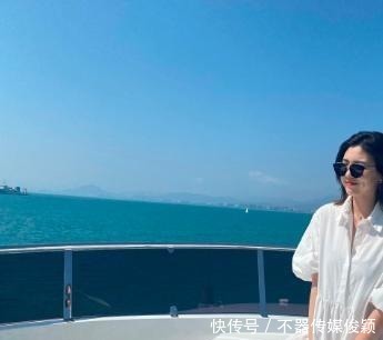 伟德国际李嘉欣戴巨钻参加家庭聚餐 富豪老公牵儿子