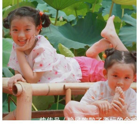 8岁阿拉蕾高温拍摄，皮肤晒得通红似过敏，为了红：父母没底线？