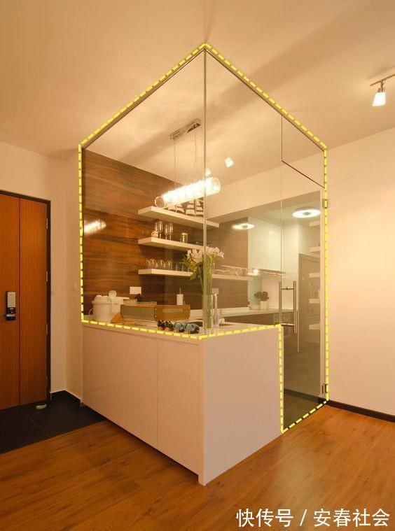 实心|都是装厨房，国外偏偏弄半个玻璃房，一半玻璃一半实心墙，靠谱不