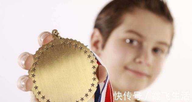 求知欲|从小有这些特征的孩子,长大后多半有大出息,来看你家娃占几条