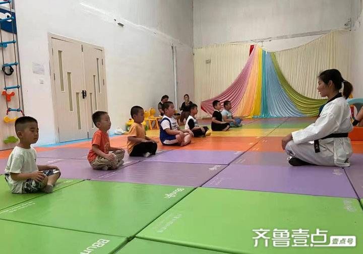 腿法|聊城大学体育学院志愿者课余传授跆拳道