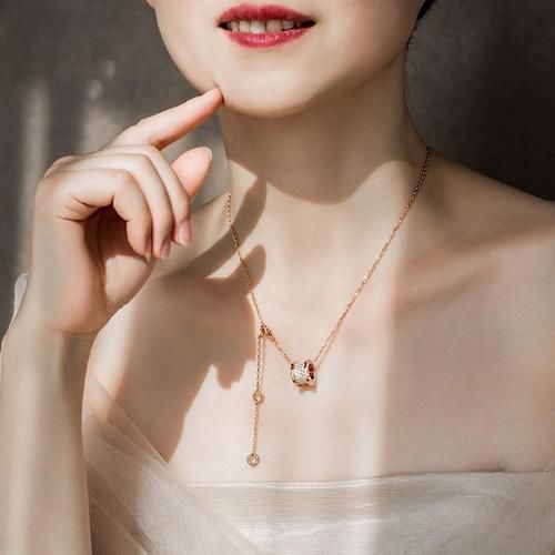 项链 奔四奔五的女人,千万别戴这4种饰品,寒酸又俗气,太没品味了