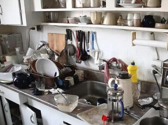 罐罐|听我一句劝:厨房别再摆瓶瓶罐罐,学她家这样做,美观方便还不贵