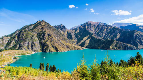 座天池|中国两大著名天池：都是5A景区，一个在东边，一个在西边