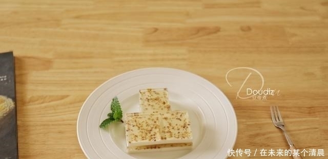 用牛奶搭配做个甜品,味道香营养好,老公孩子抢着吃