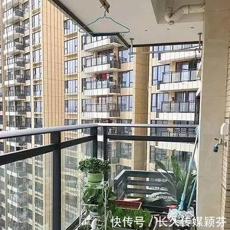 电视背景墙|没骗人！我家墙面贴满瓷砖，入住3年后还和当初一样清爽又亮堂