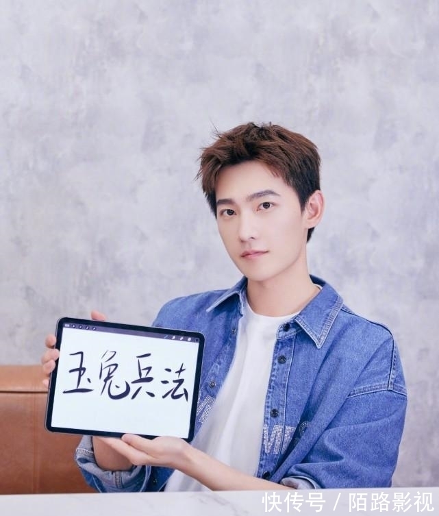 盗墓笔记|杨洋染蓝发上热搜,高颜值不输男团爱豆,像漫画里走出的少年