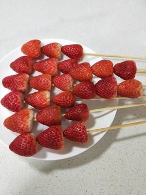 冷却后的草莓，好看又好吃