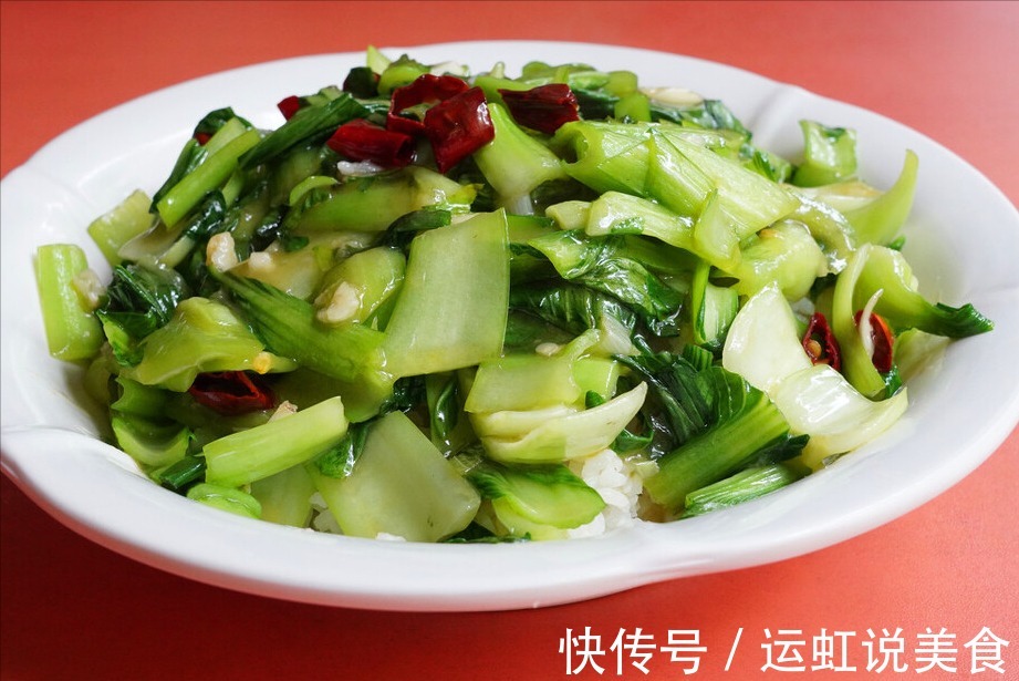 不管炒什么青菜,都不要直接下锅,掌握2个要点,脆嫩翠绿不出水