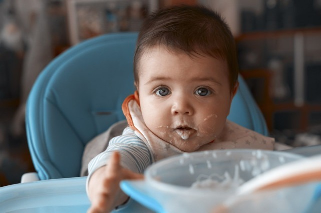 喂奶|1-6个月宝宝的育儿难点,记住6个“关键词”,附详细养护建议