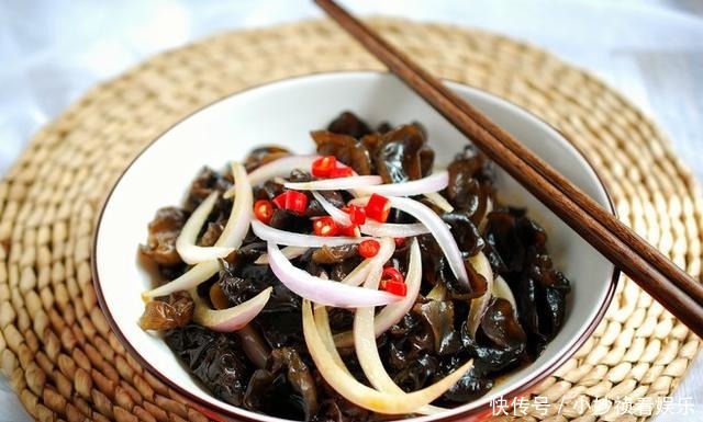 夏天到了,這菜不能隔夜吃,放冰箱也不行,家有老人孩子要注意!