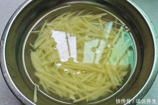 这菜是天然“碱性食物”,常吃嘴巴不臭,头发乌黑,皮肤也变嫩了