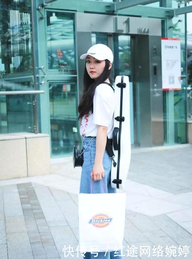 美女|街拍:魔鬼身材天使脸庞的美女,如果能把她娶回家,那就赚大发了