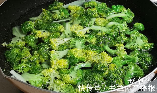 用料|西兰花咋做才能翠绿入味,做法用料有讲究,学会你也能宅家做大厨