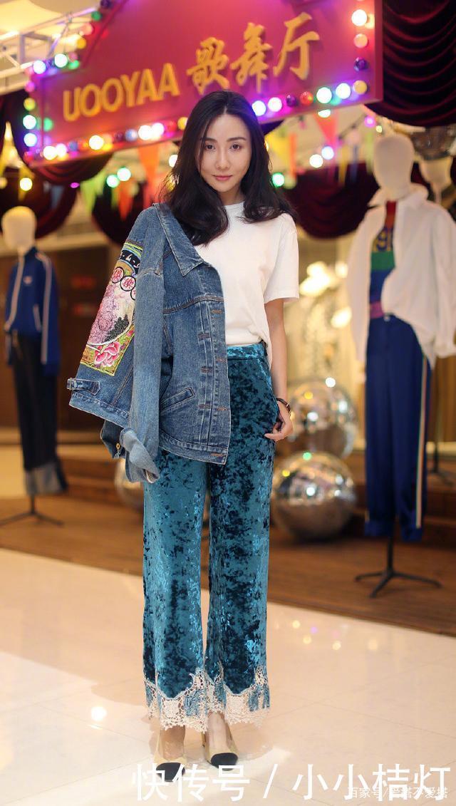 还穿什么牛仔裤这条“绒绒裤”才是深秋扛把子,高级时髦又显贵