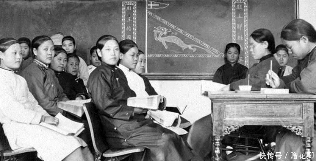 真实|晚清女性真实旧照裹着小脚的美貌女子,风华绝代的晚清皇后!