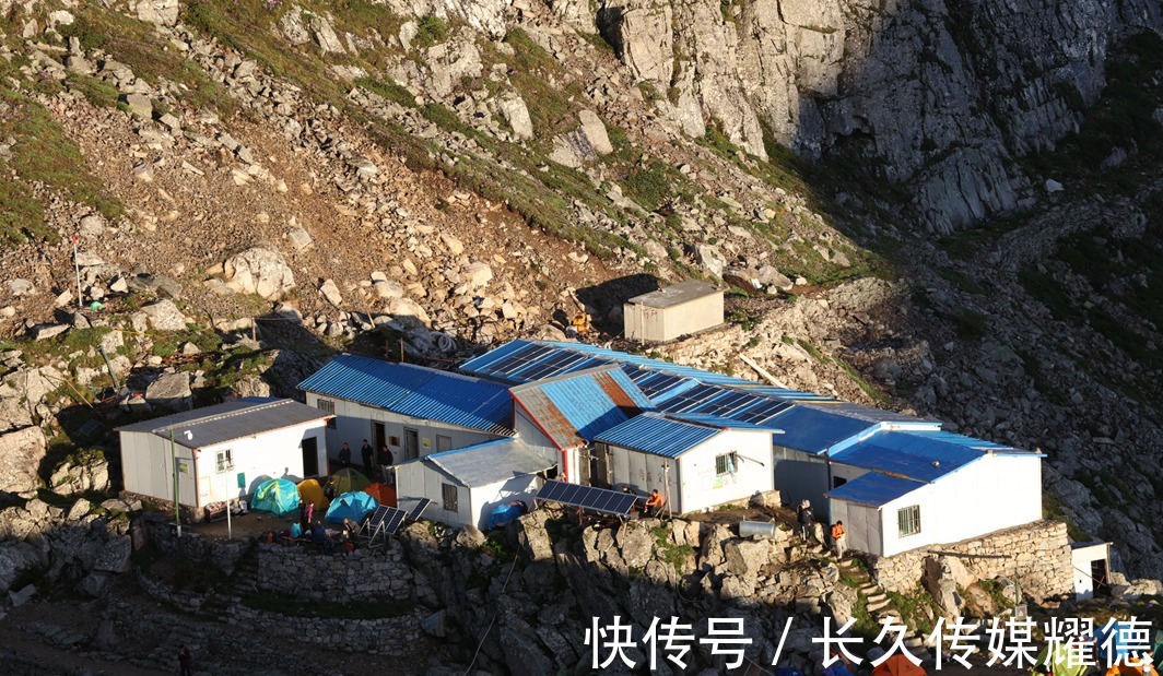 日出|雨中登太白山，见识到最美的秦岭风光：日落、日出、云海