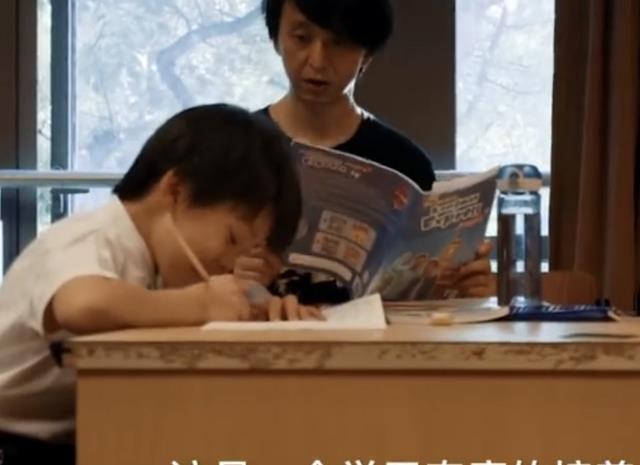 小西装|在你“玩泥巴”的年纪,人家钢琴已经过十级,这就是努力的意义