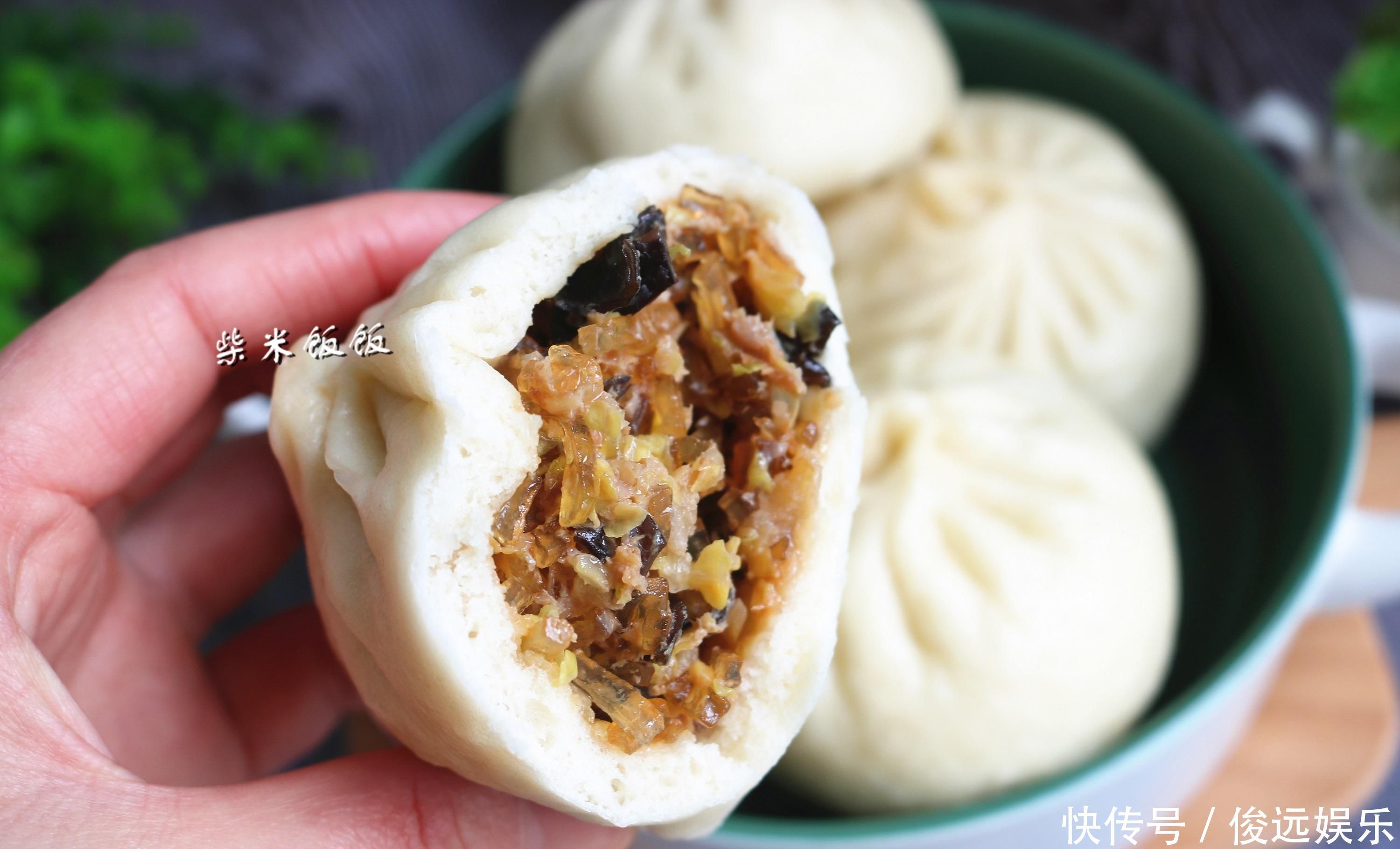 包子这样蒸,不塌陷更香软满满都是料,早餐吃方便营养